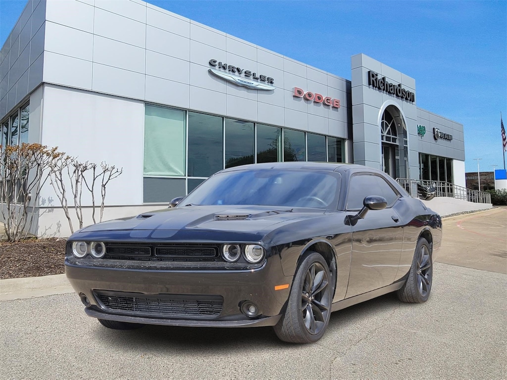 Used 2017 Dodge Challenger SXT Coupe