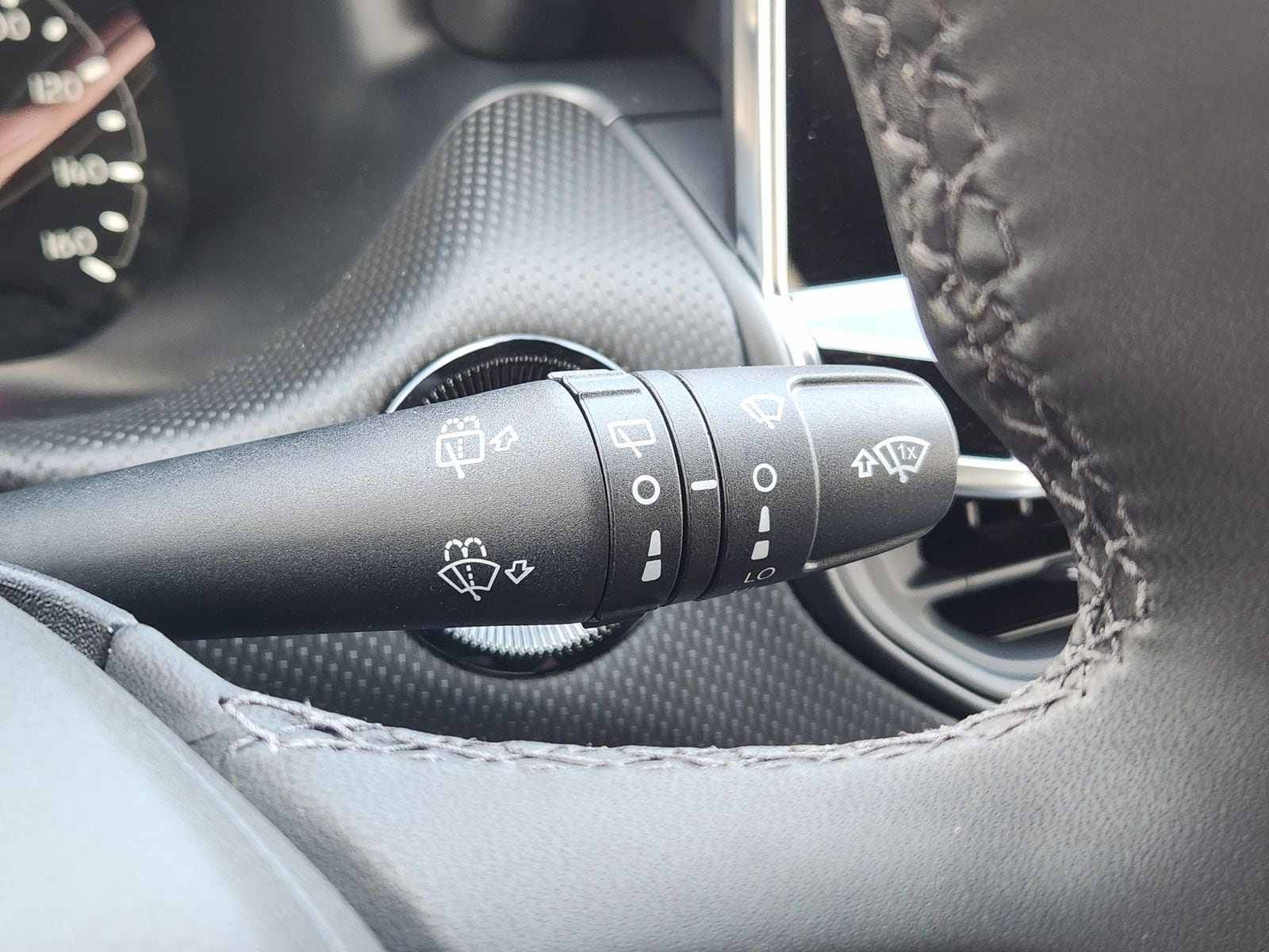 New 2026 Hydro Blue Pearlcoat Jeep LATITUDE ALTITUDE 4X4 image 38