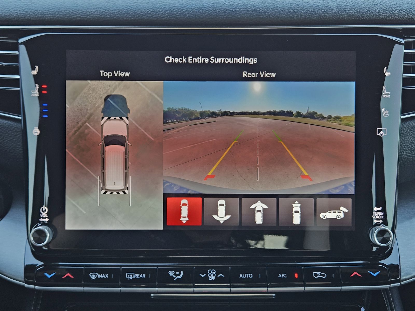 New 2025 Baltic Gray Jeep LIMITED 4X4 image 18