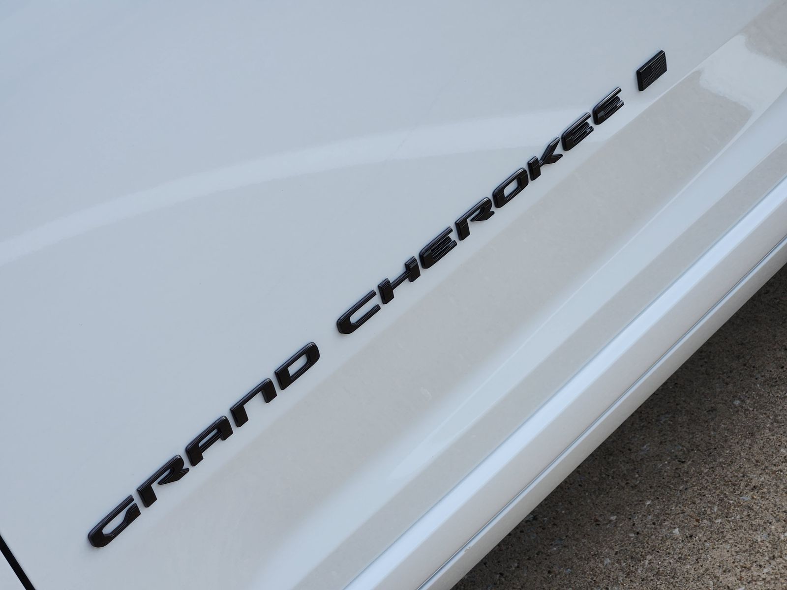 New 2026 Bright White Jeep L LIMITED RESERVE 4X4 image 18