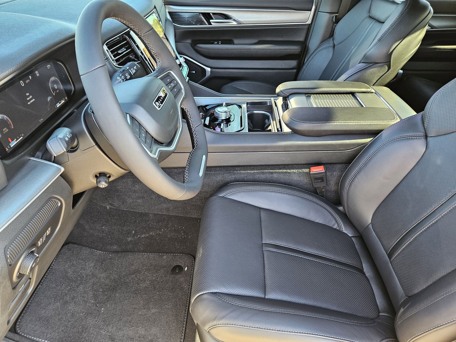 New 2025 Baltic Gray Jeep LIMITED 4X4 image 12