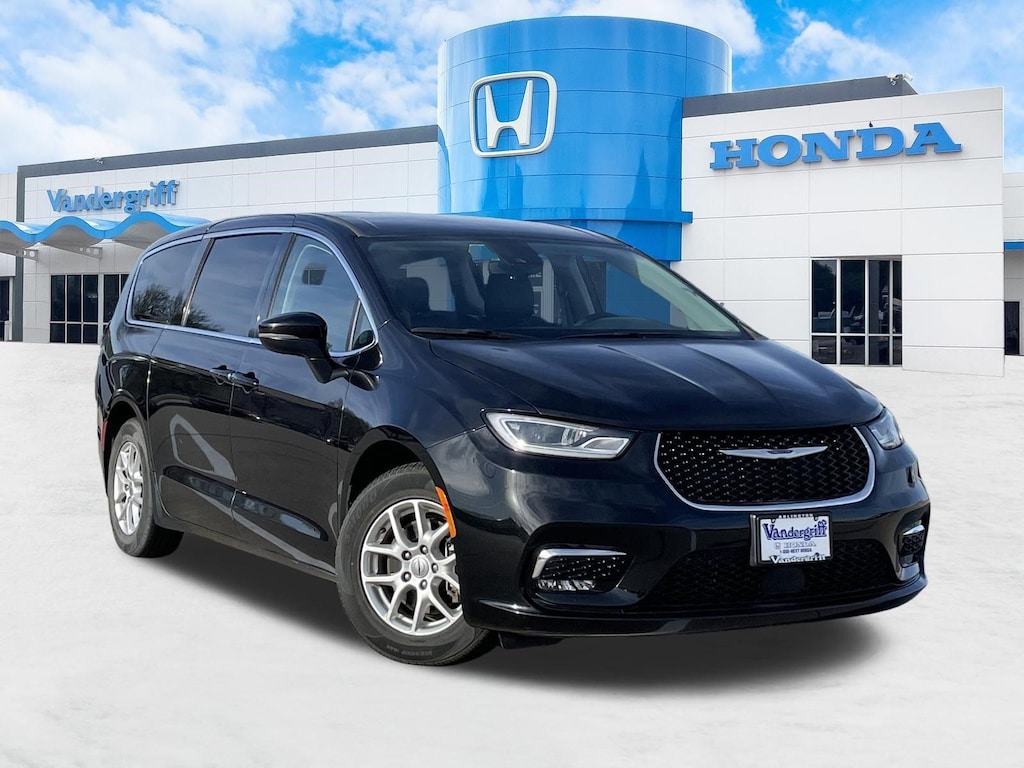 Used 2023 Chrysler Pacifica Touring L Van Passenger Van