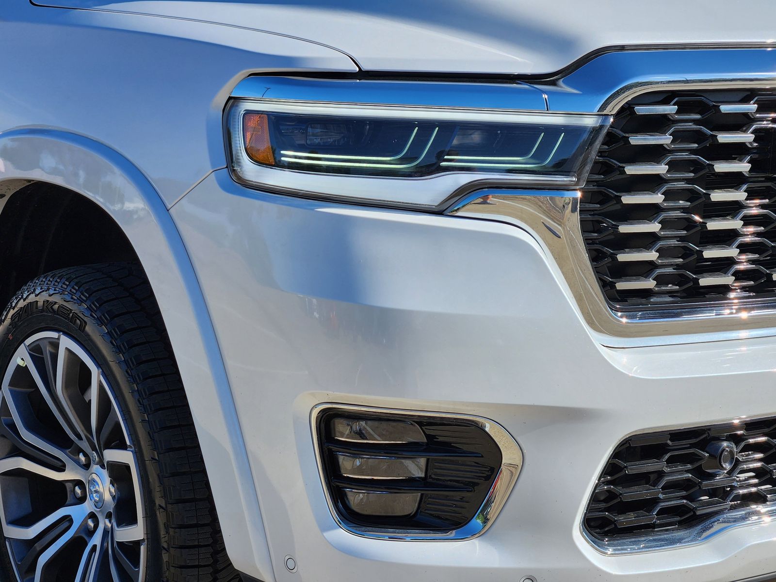 New 2026 Ivory White Tri-Coat Pearlcoat Ram TUNGSTEN CREW CAB 4X4 image 9