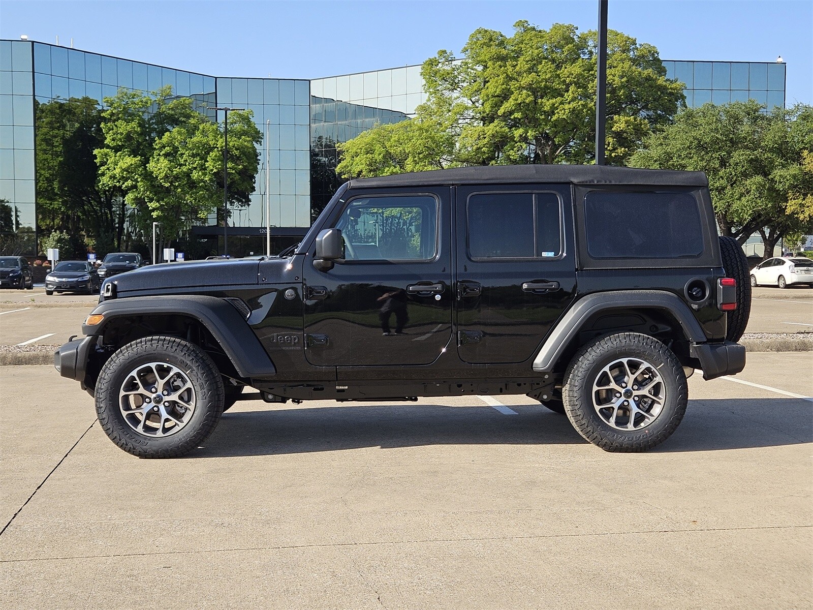 2025 Jeep Wrangler Sport S photo 3