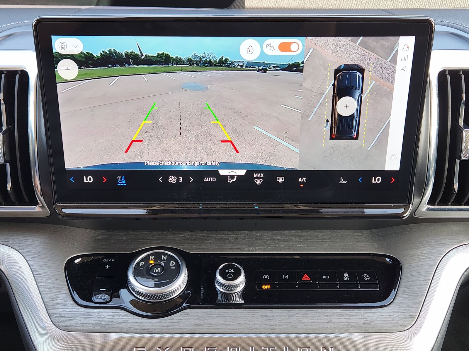 Used 2025 Gray Metallic Ford Platinum image 30