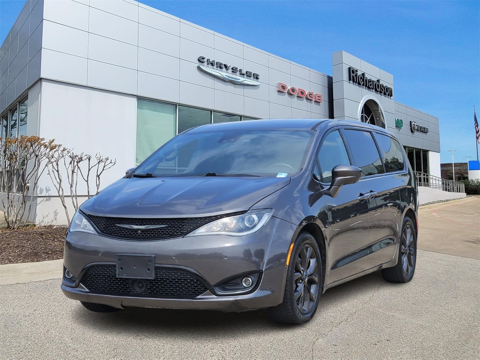 Used 2019 Chrysler Pacifica Touring Plus with VIN 2C4RC1FG9KR589177 for sale in Richardson, TX
