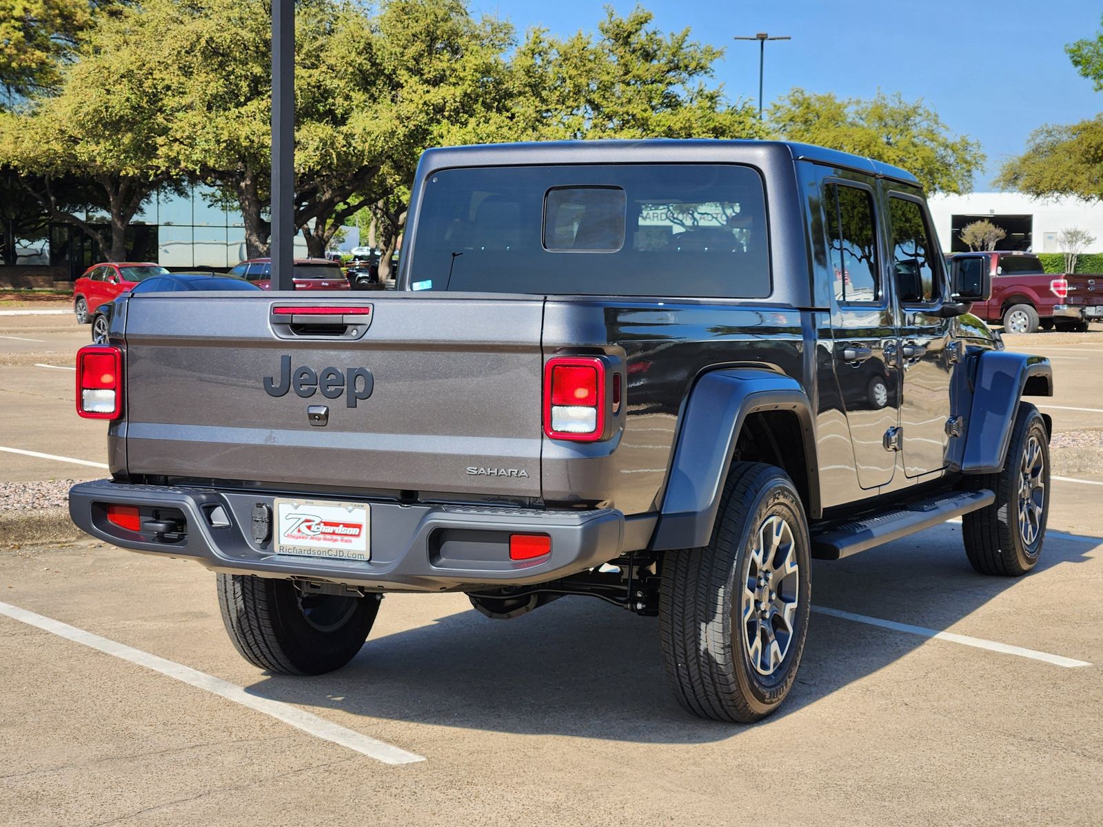 New 2026 Granite Crystal Jeep SAHARA 4X4 image 6