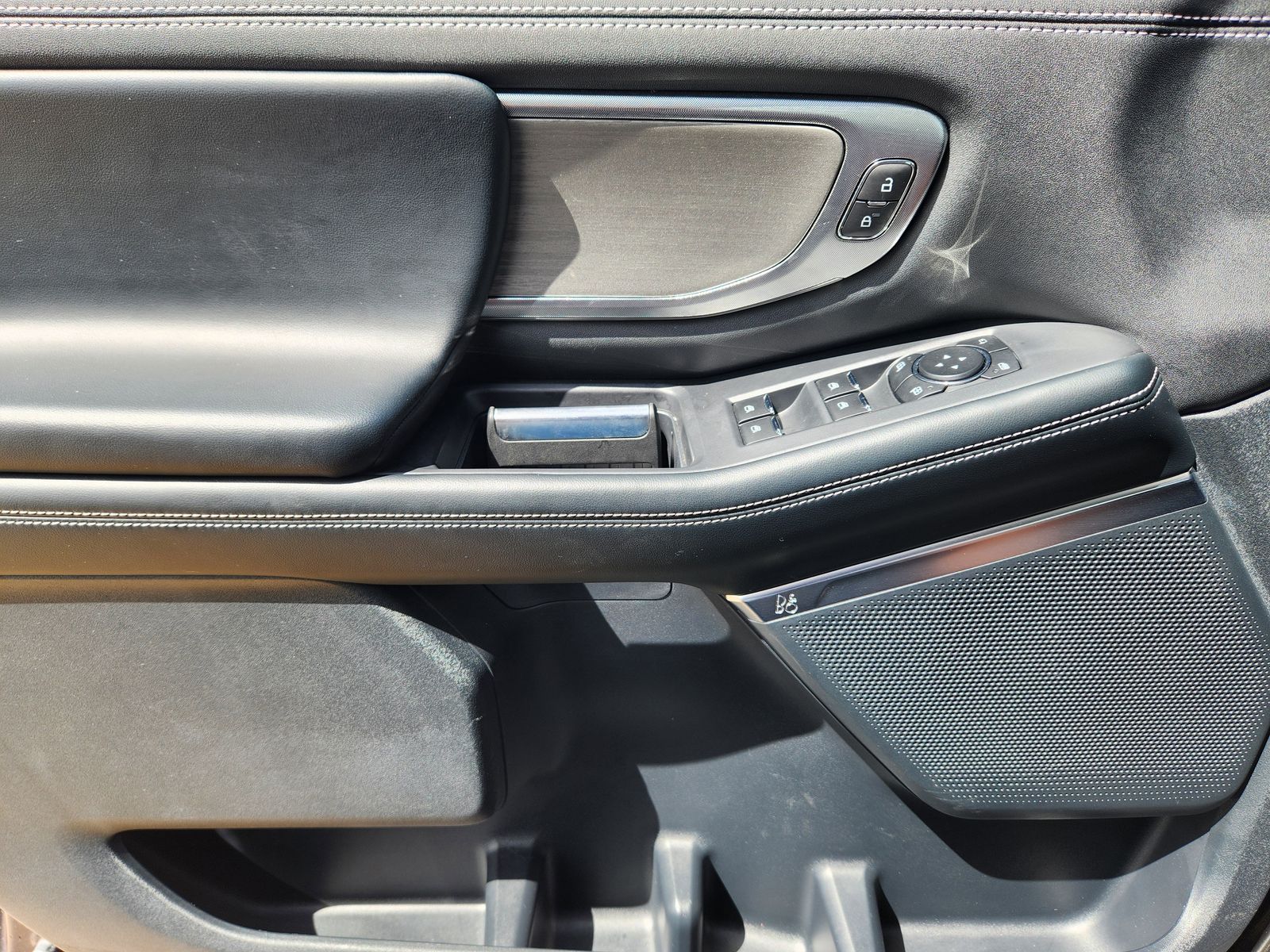 Used 2025 Gray Metallic Ford Platinum image 35