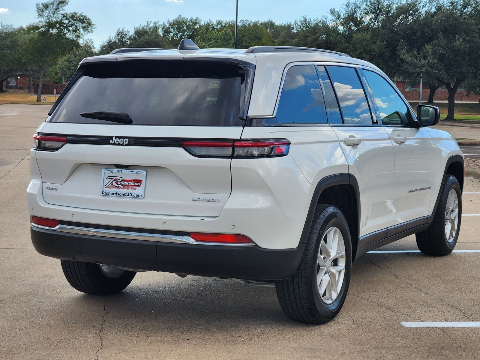 Used 2024 Bright White Clearcoat Jeep Laredo image 6