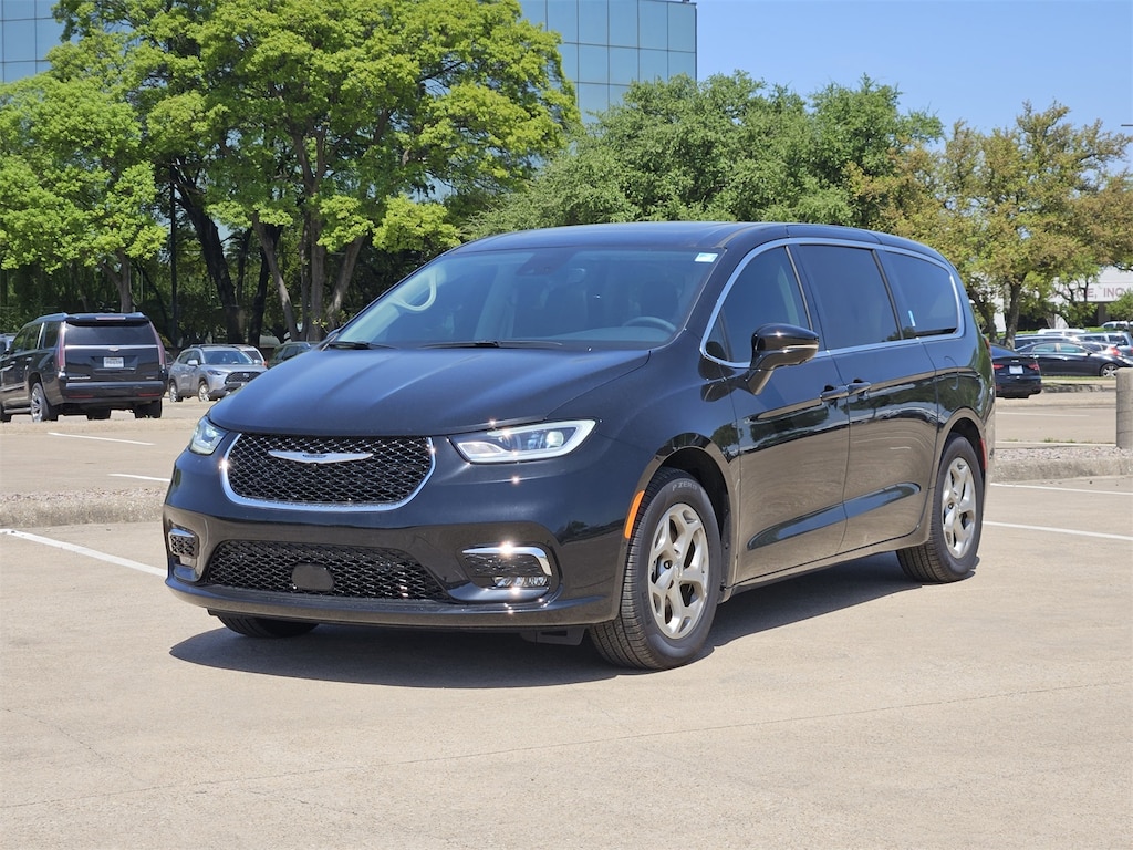 New 2024 Chrysler Pacifica LIMITED Passenger Van