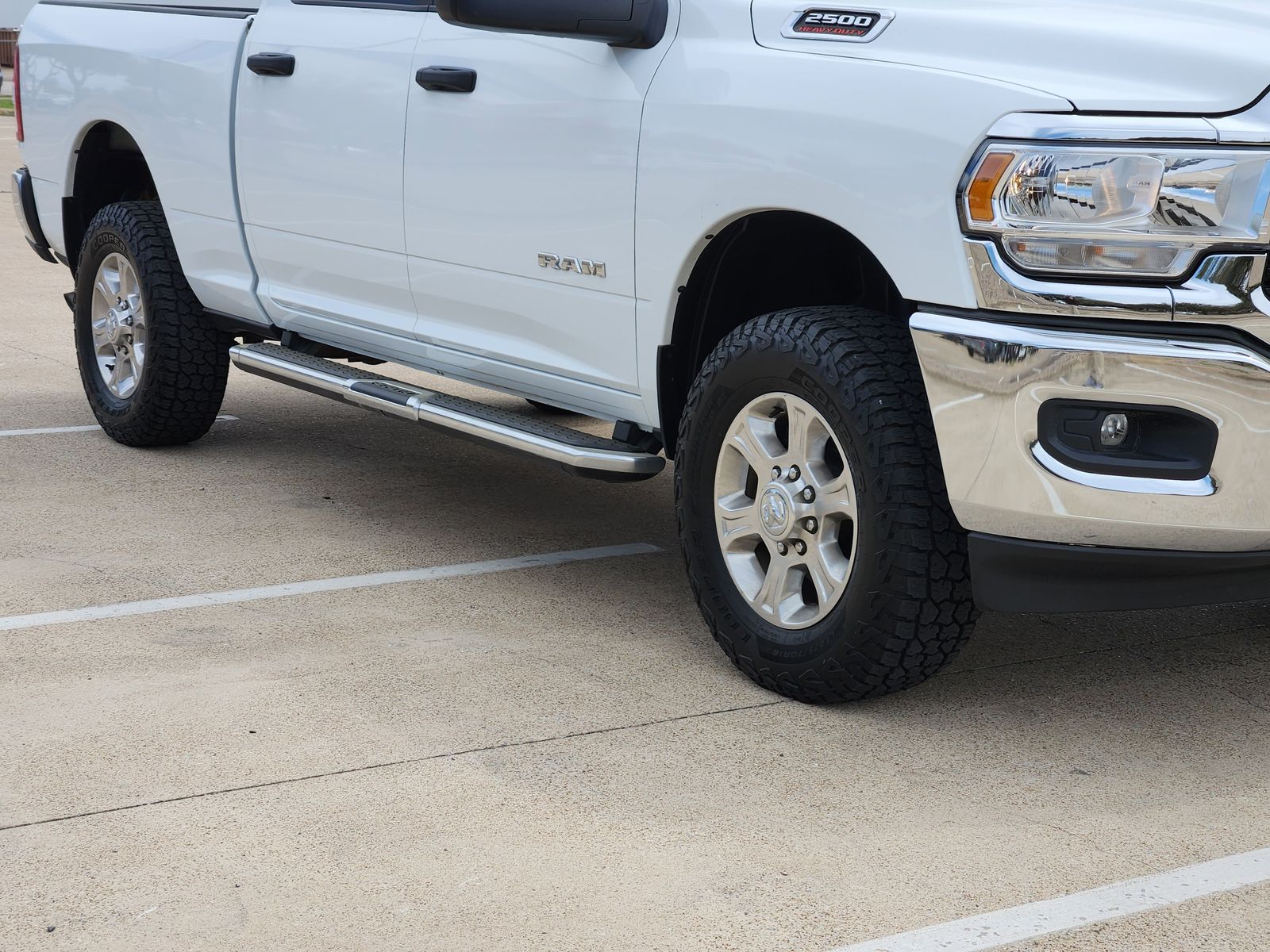 Used 2023 Bright White Ram Big Horn image 11