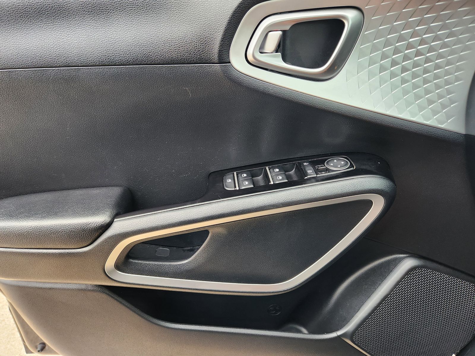 Used 2022 Gravity Gray Kia LX image 31