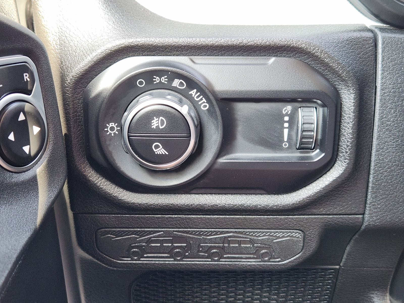 Used 2025 Bright White Jeep Sport image 30