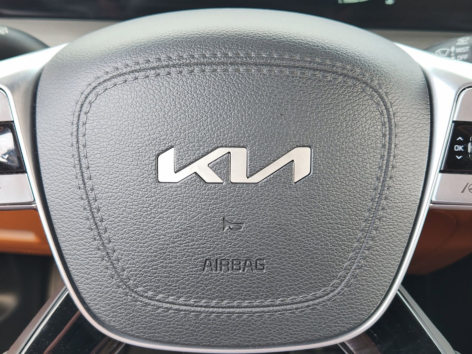 Used 2025 Glacial White Pearl Kia EX image 40