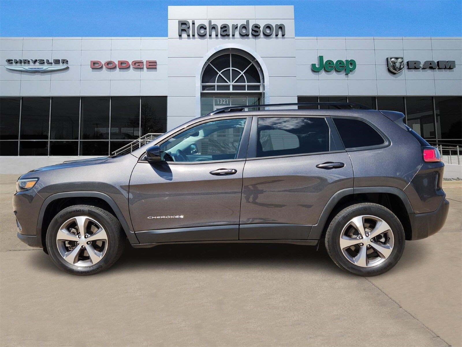 2022 Jeep Cherokee Limited photo 2