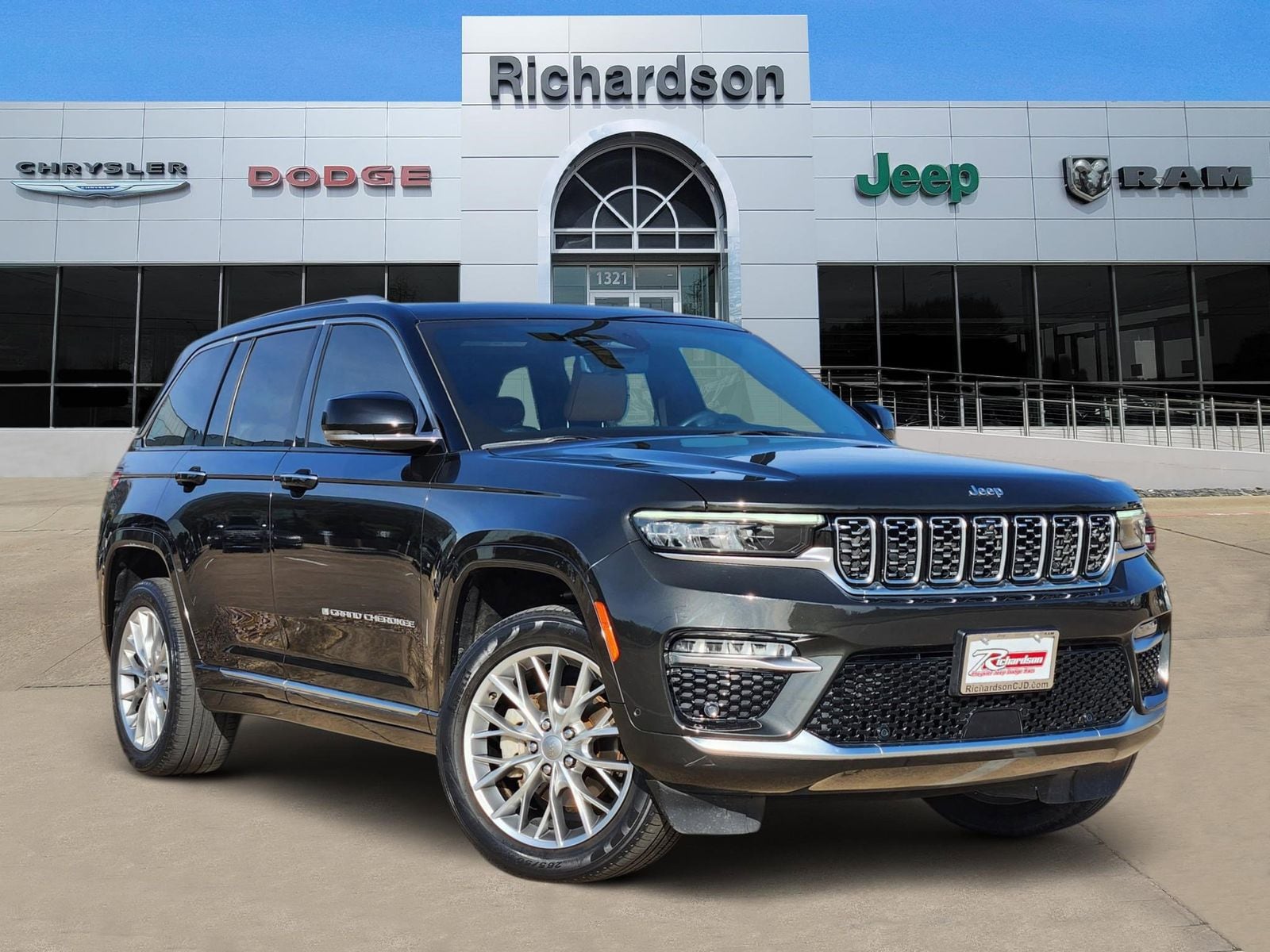 2023 Jeep Grand Cherokee Summit RWD