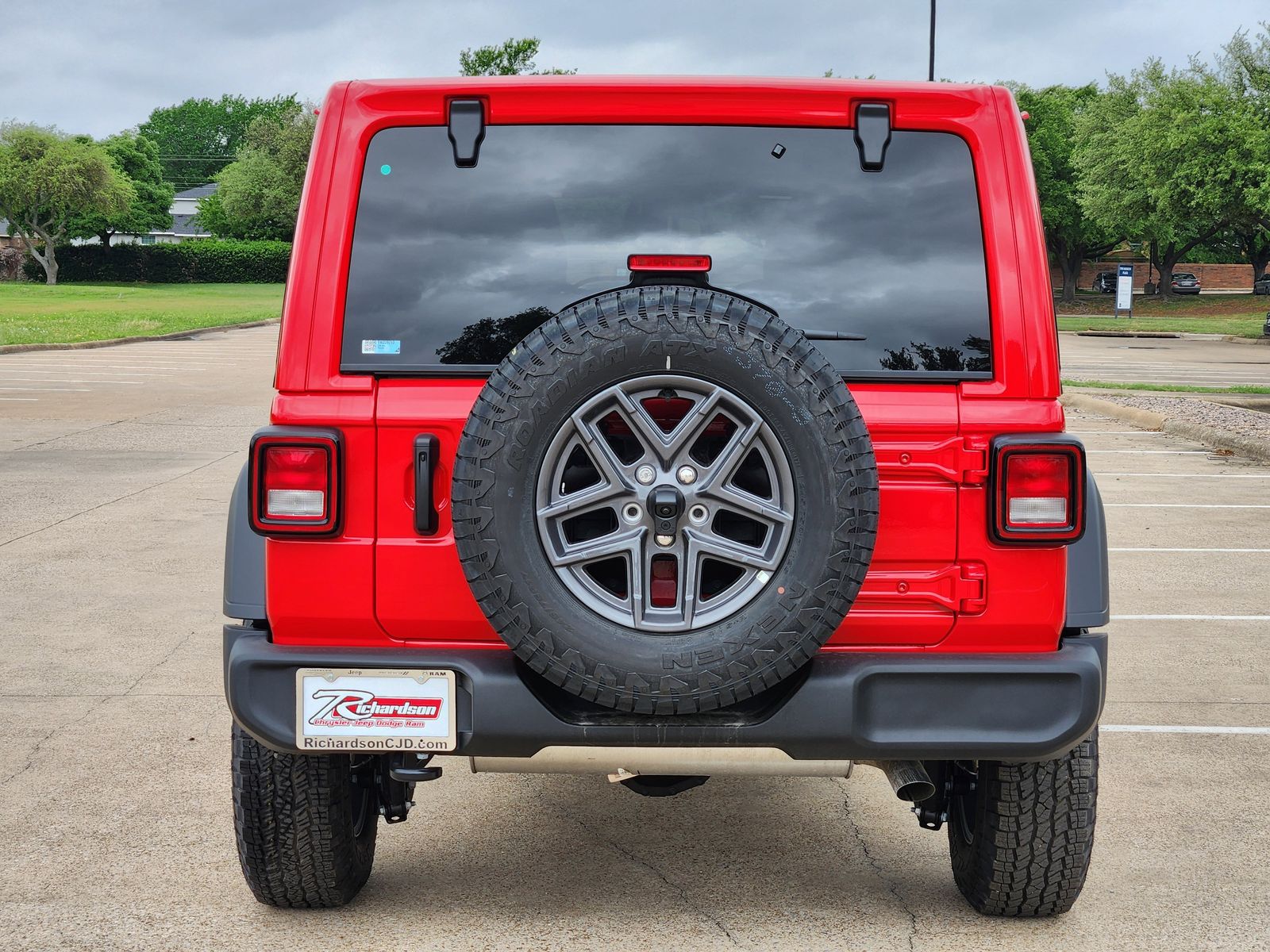 View vehicle photo 5