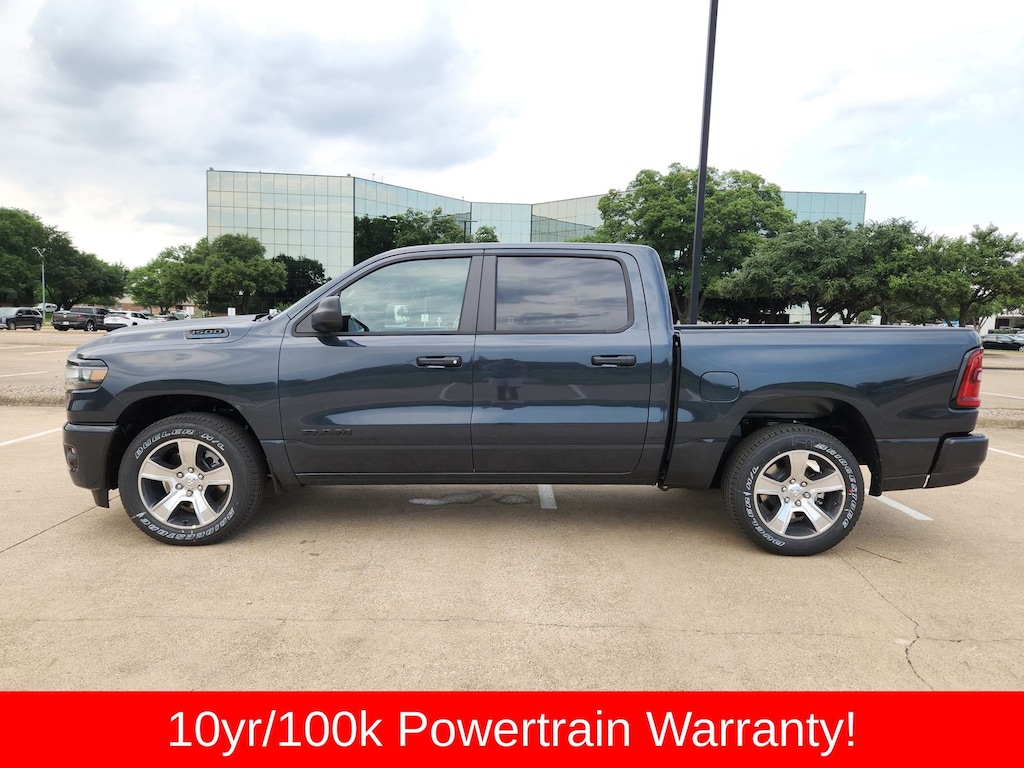 New 2026 Ram 1500 EXPRESS CREW CAB 4X2 5'7 BOX Pickup