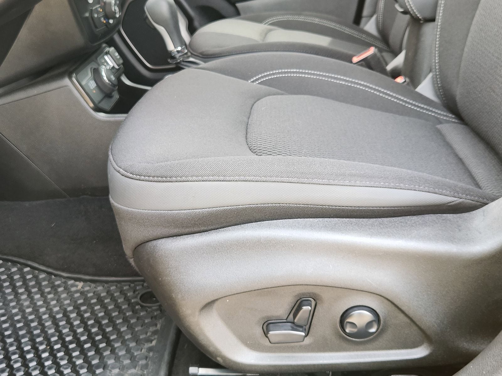 Used 2023 Solar Yellow Jeep Latitude image 35