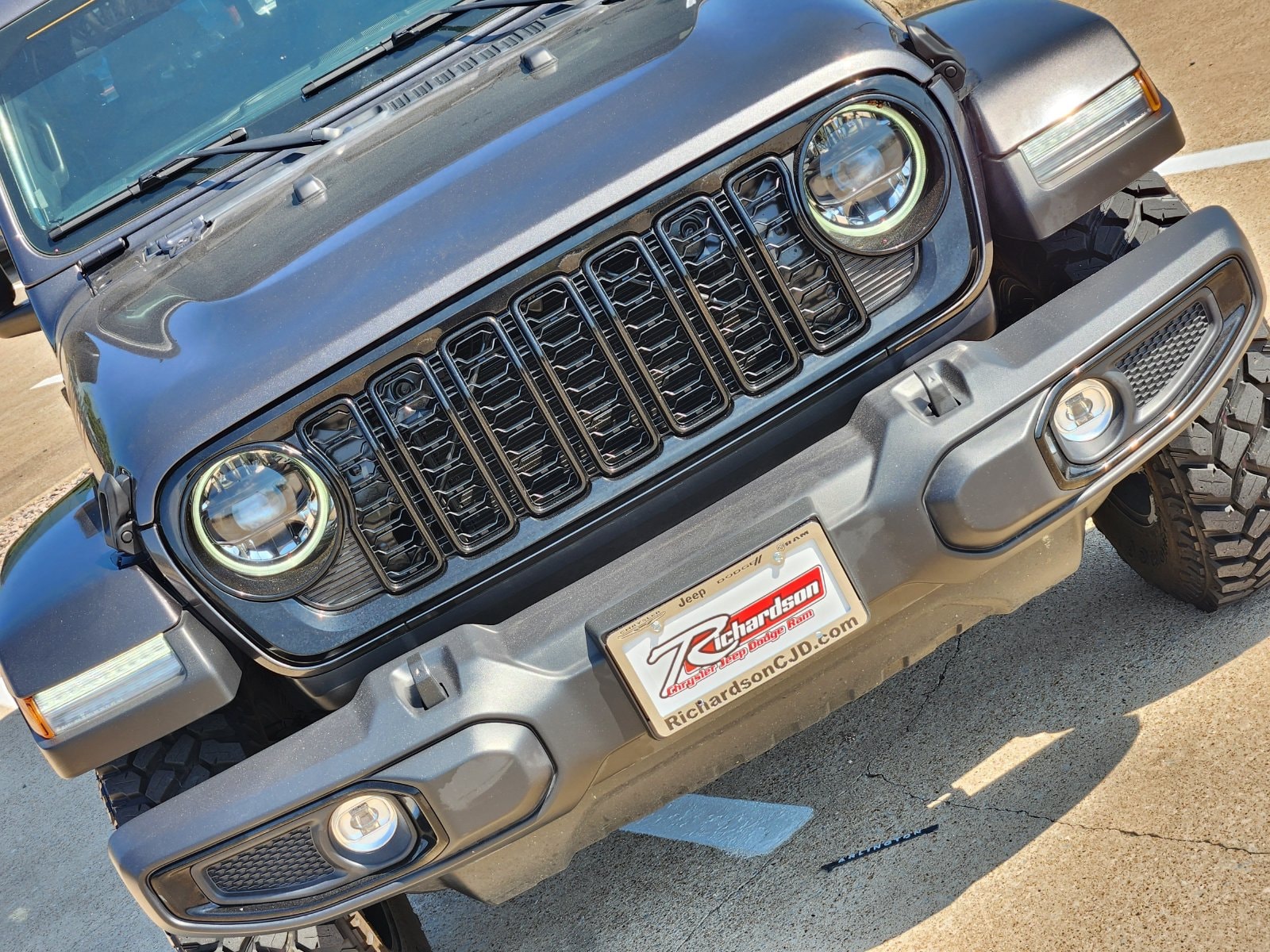 Used 2025 Granite Crystal Jeep Sport image 14