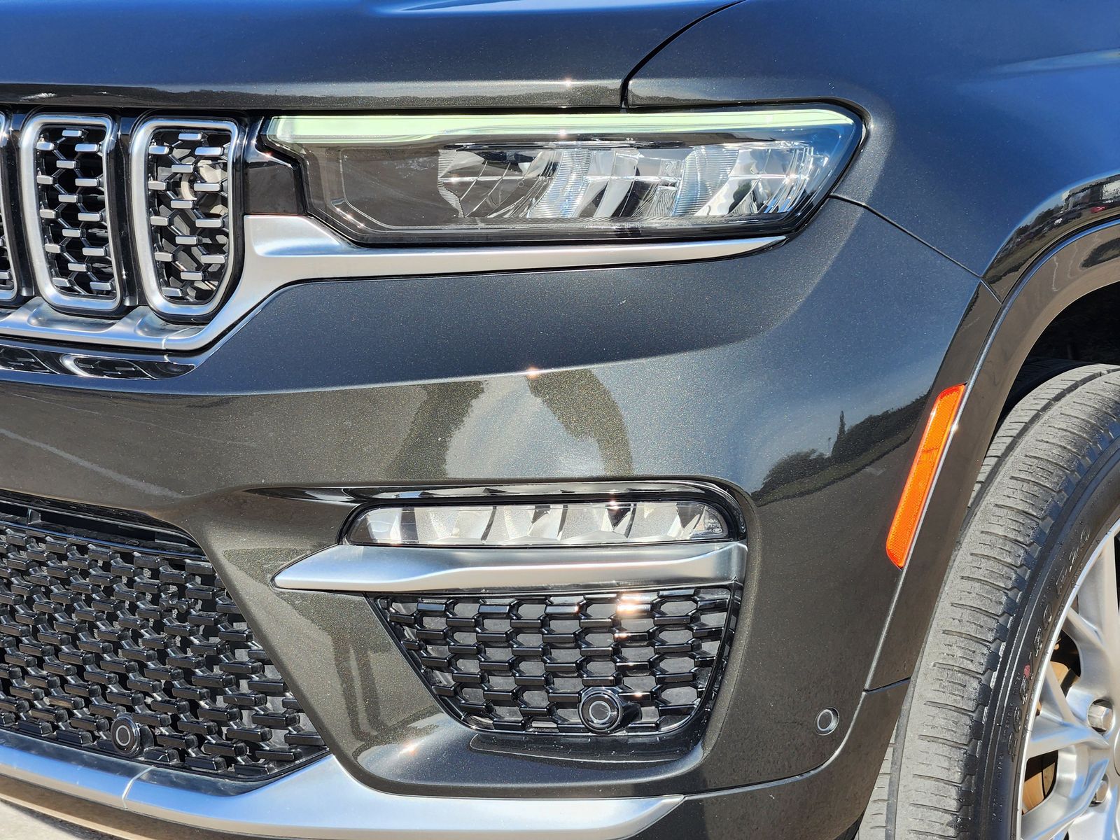 Certified Used 2023 Rocky Mountain Pearlcoat Jeep Summit image 9