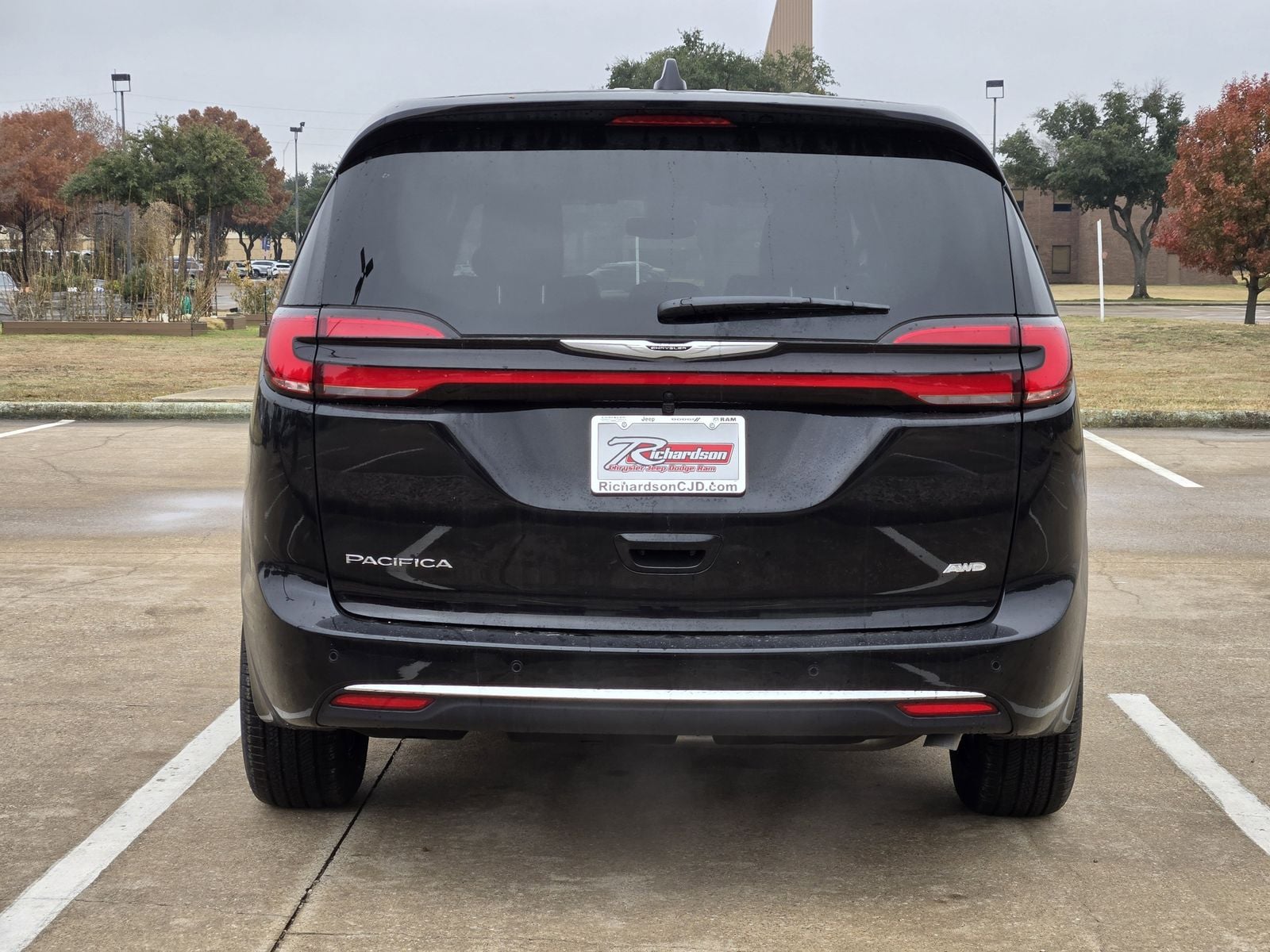 New 2026 Diamond Black Crystal Pearlcoat Chrysler SELECT AWD image 5