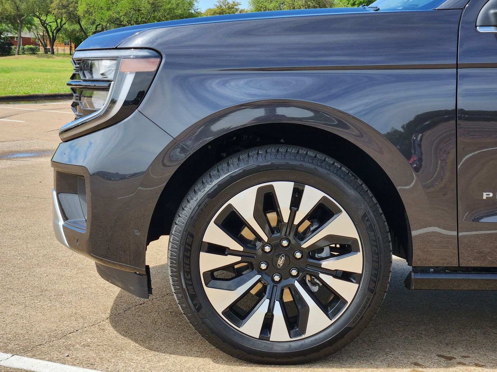 Used 2025 Gray Metallic Ford Platinum image 8