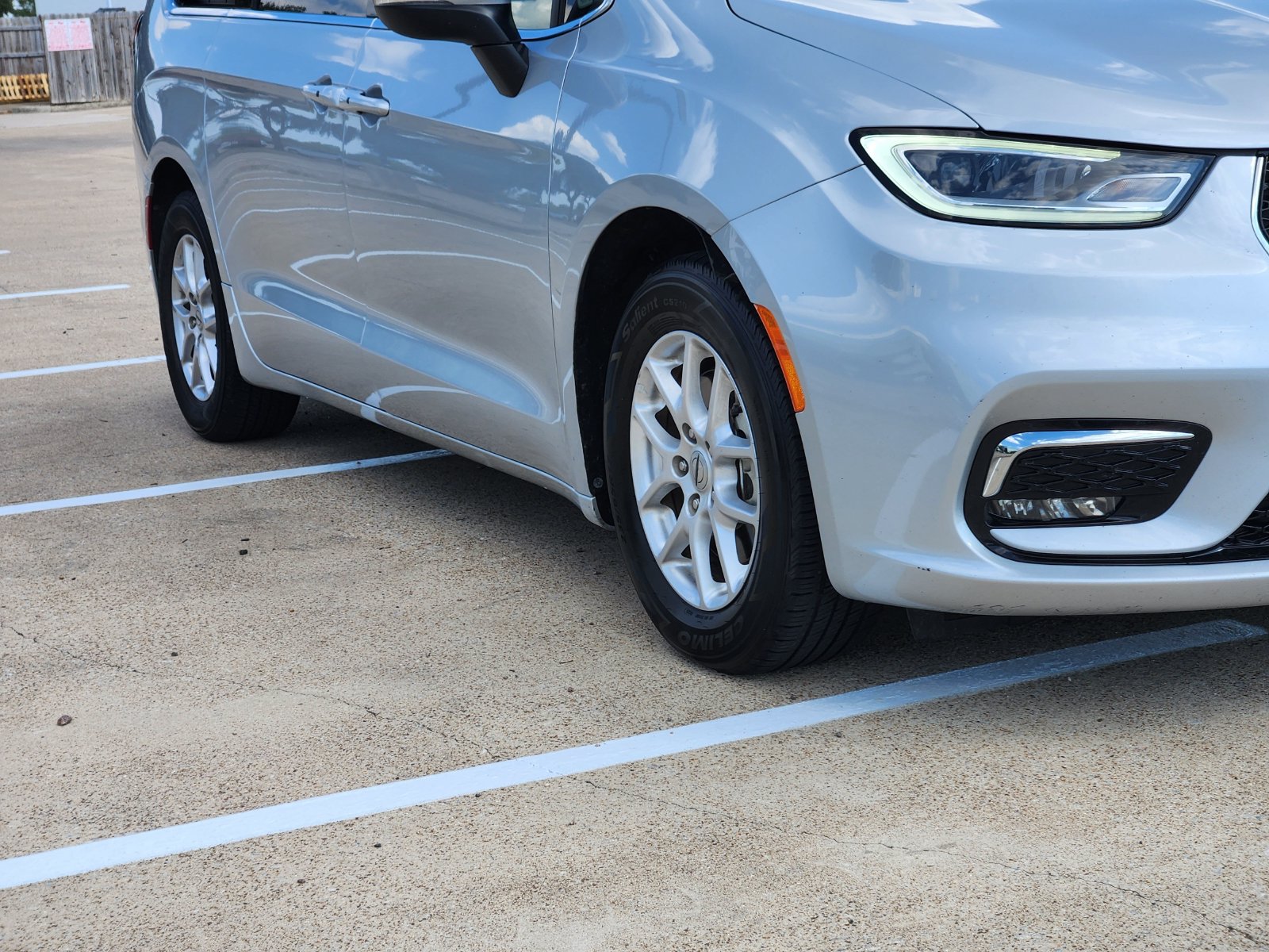 Used 2023 Silver Mist Chrysler Touring L image 11