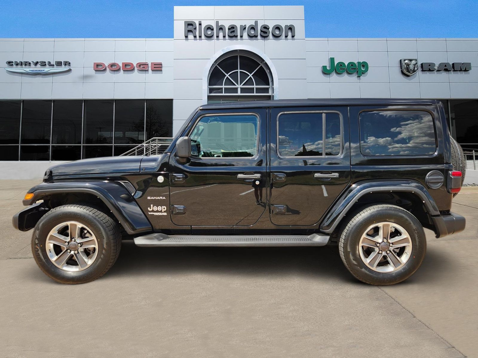 Used 2022 Black Jeep Unlimited Sahara image 3