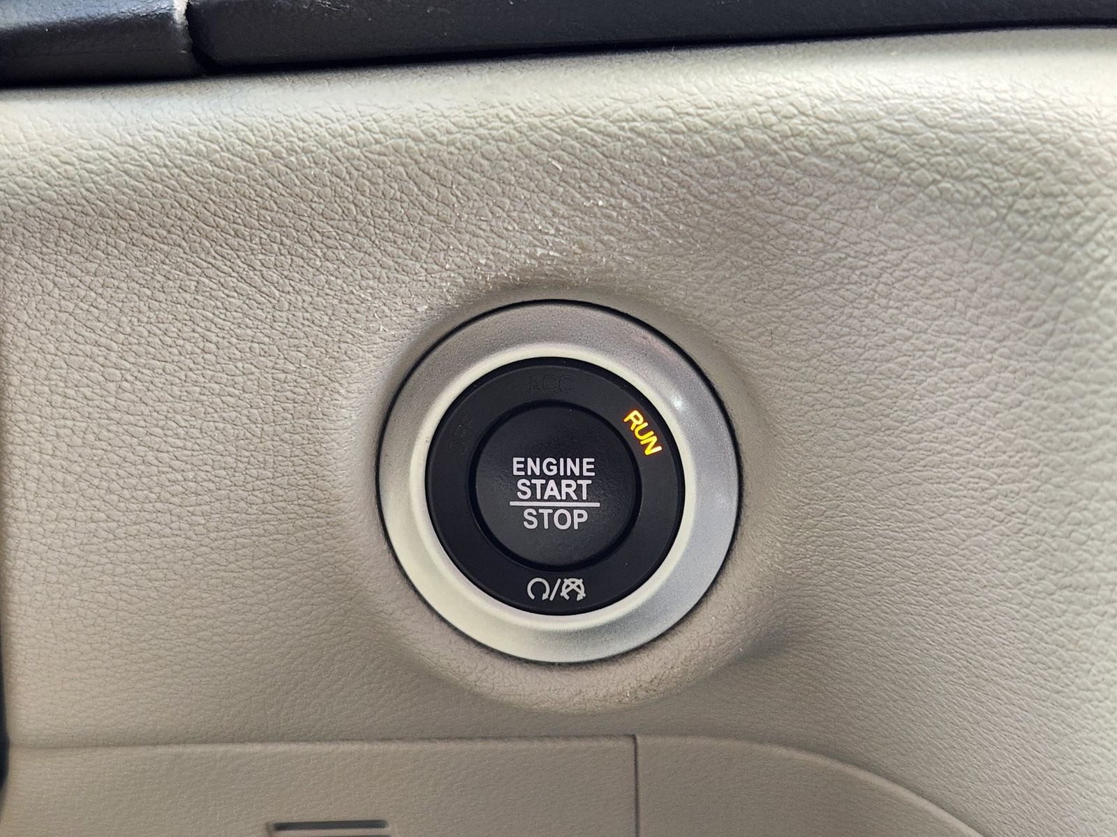 Used 2023 Silver Mist Chrysler Touring L image 28