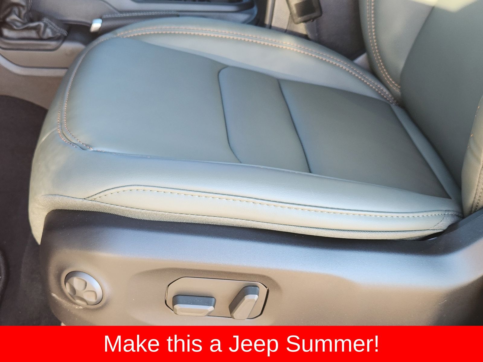 New 2026 Black Jeep MOJAVE 4X4 image 33