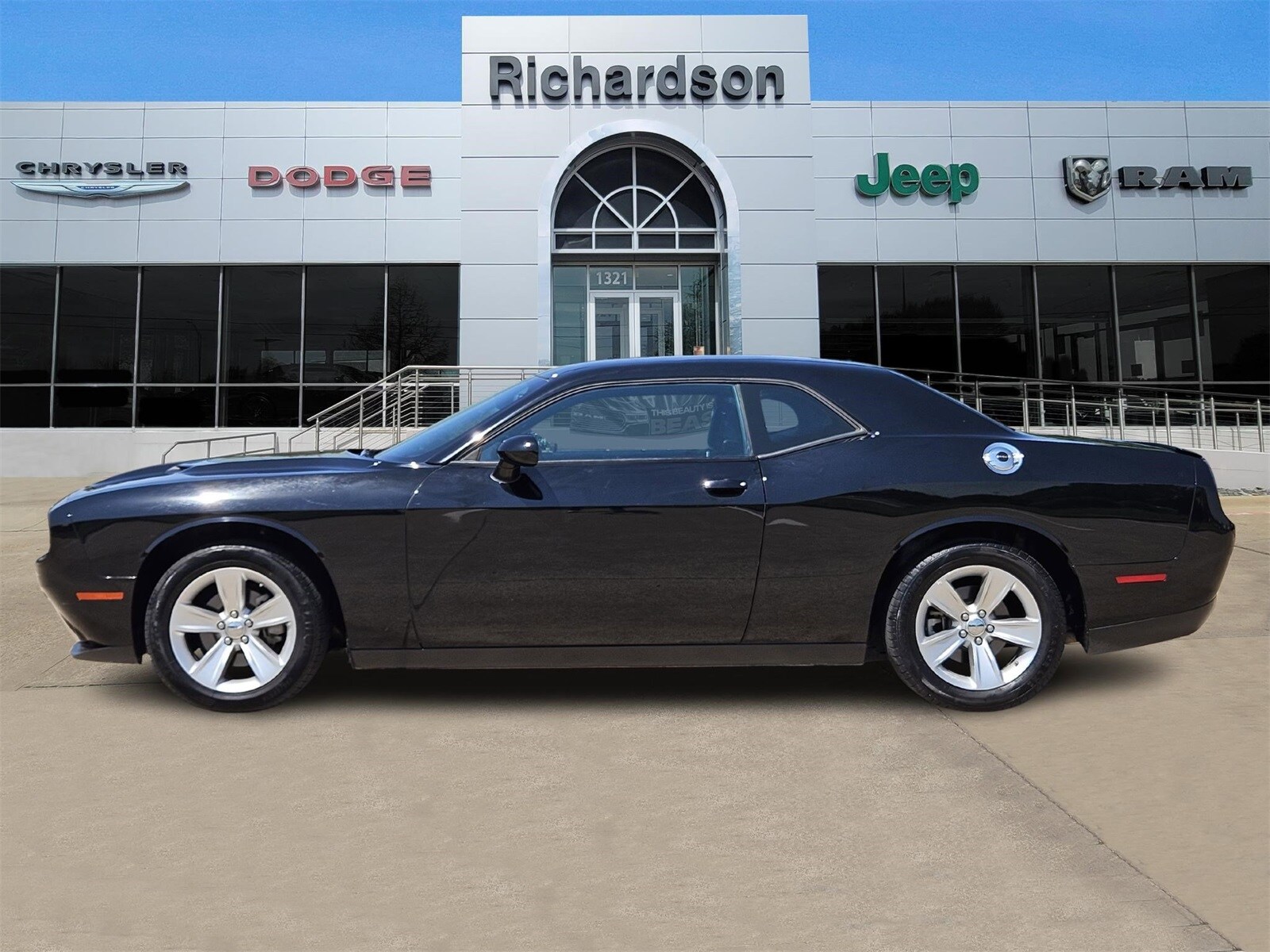 2023 Dodge Challenger SXT photo 2