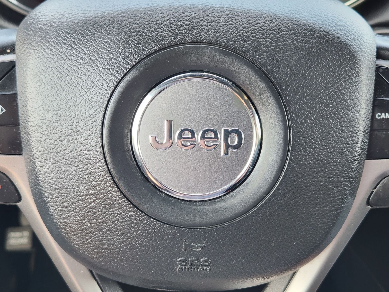 Used 2020 Sting-Gray Clearcoat Jeep Laredo image 38