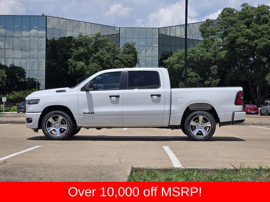 New 2026 Ram 1500 EXPRESS CREW CAB 4X2 5'7 BOX Pickup