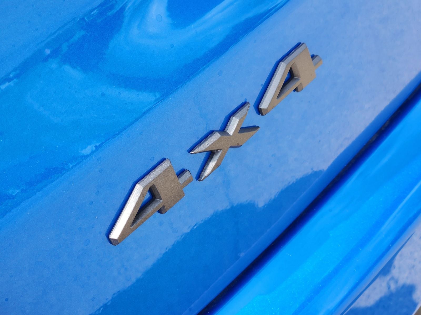 New 2026 Hydro Blue Pearlcoat Jeep LATITUDE ALTITUDE 4X4 image 19