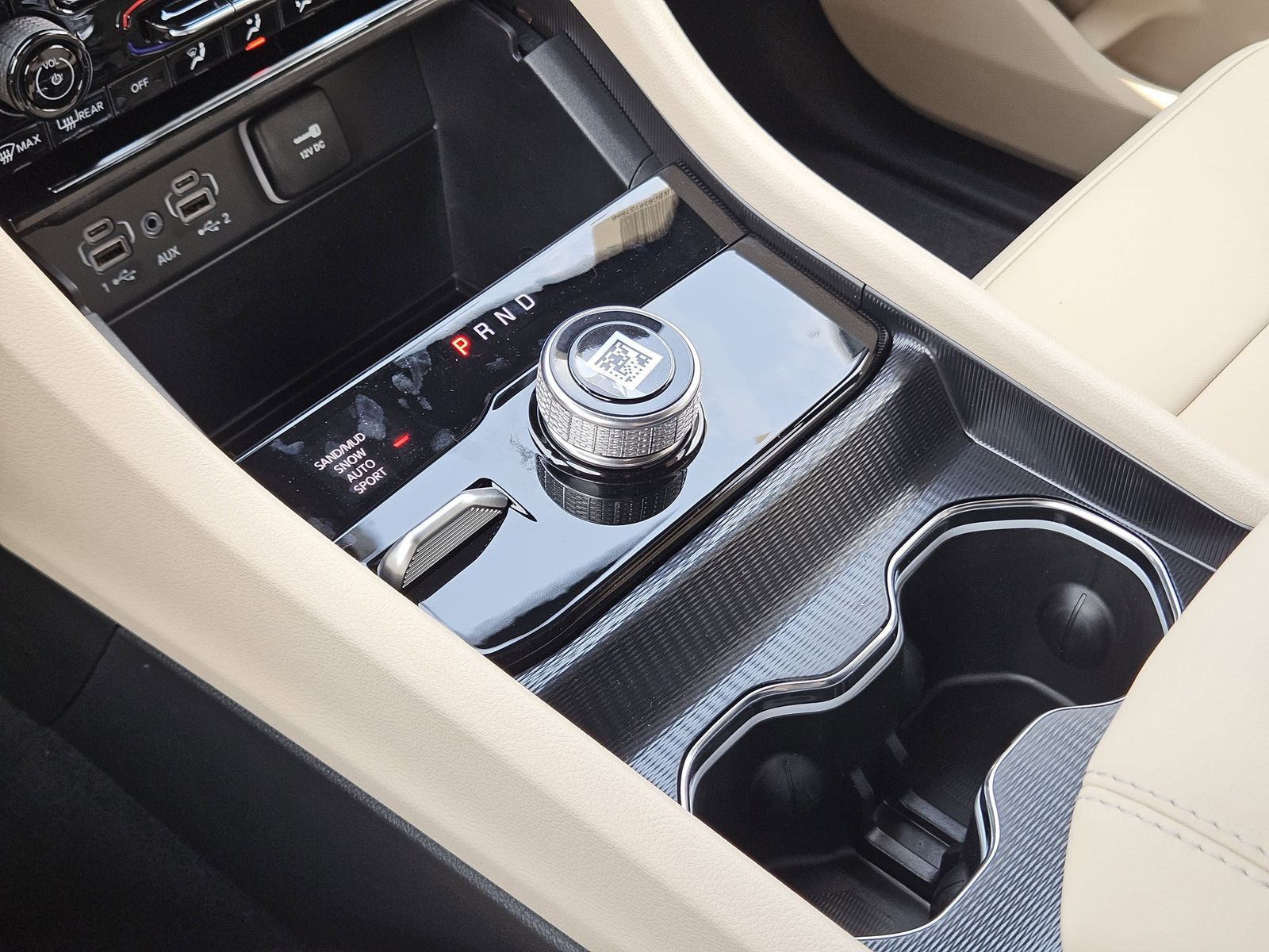 New 2025 Bright White Jeep L LIMITED 4X4 image 21