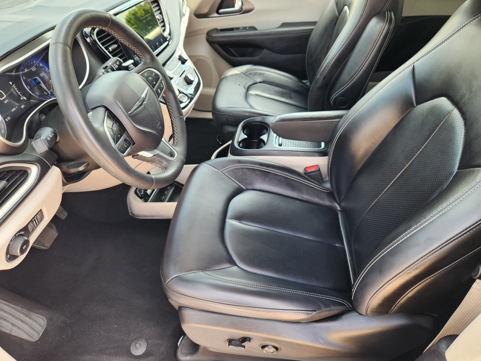 Used 2023 Silver Mist Chrysler Touring L image 20
