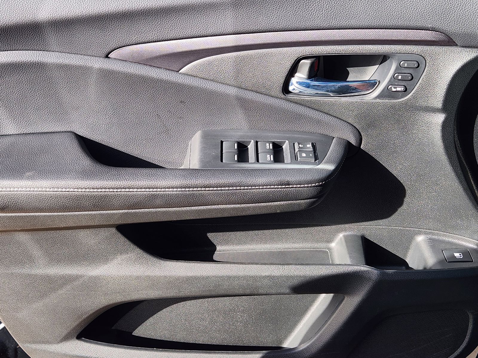 Used 2025 Crystal Black Pearl Honda RTL image 30