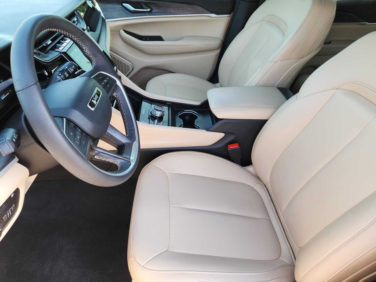 Used 2024 Bright White Jeep Base image 22