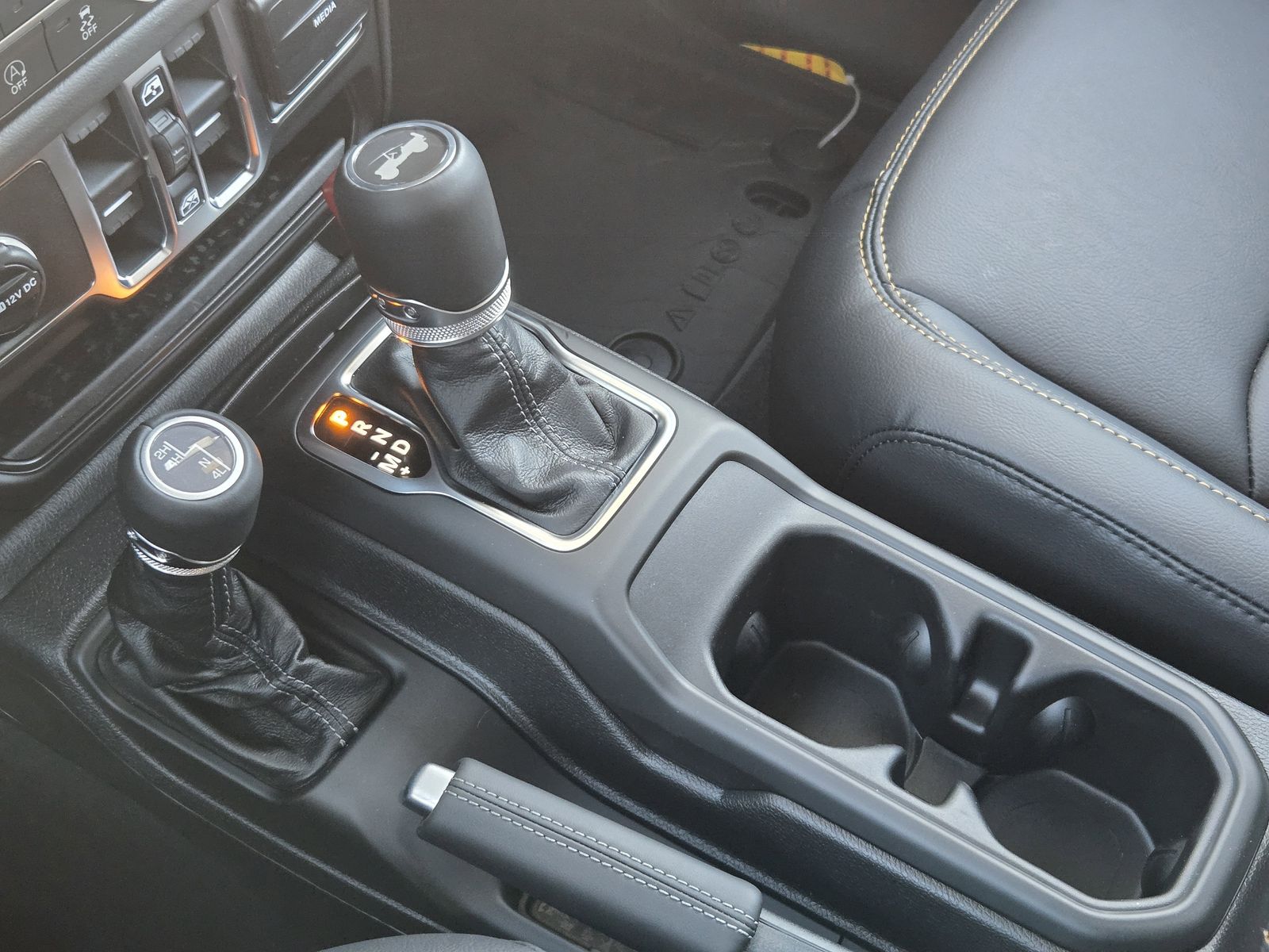 New 2026 Bright White Jeep 4-DOOR SAHARA image 21