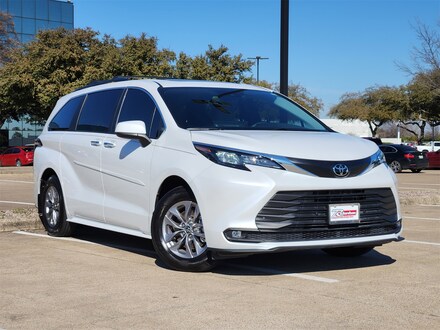 2026 Toyota Sienna XLE 8 Passenger Van Passenger Van