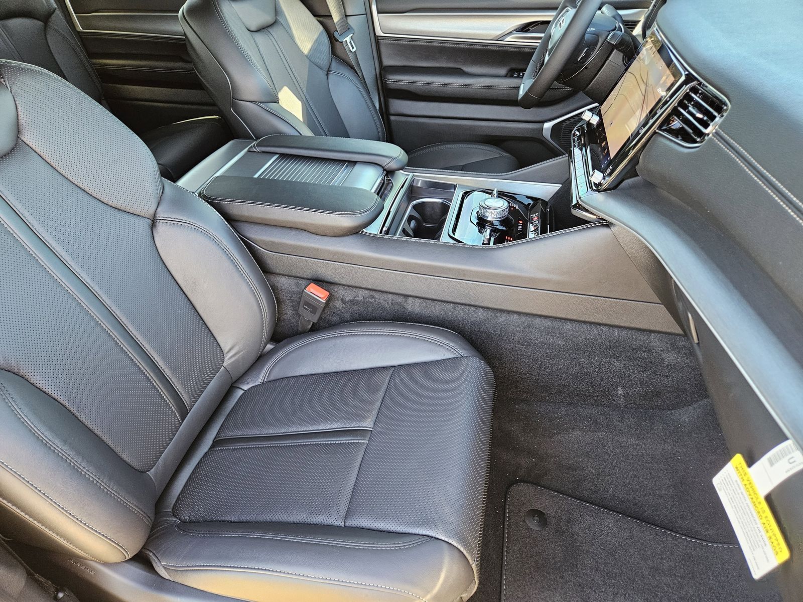 New 2025 Baltic Gray Jeep LIMITED 4X4 image 14