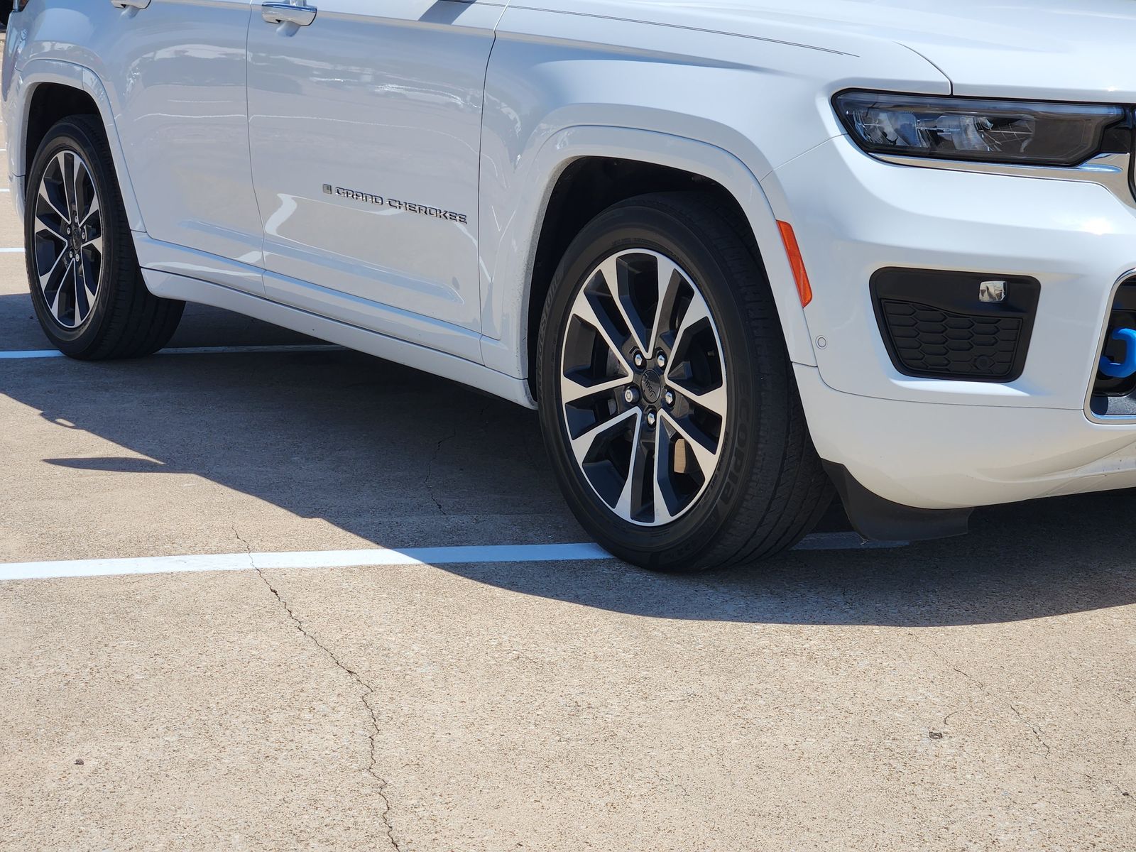 Used 2022 Bright White Jeep Overland image 11