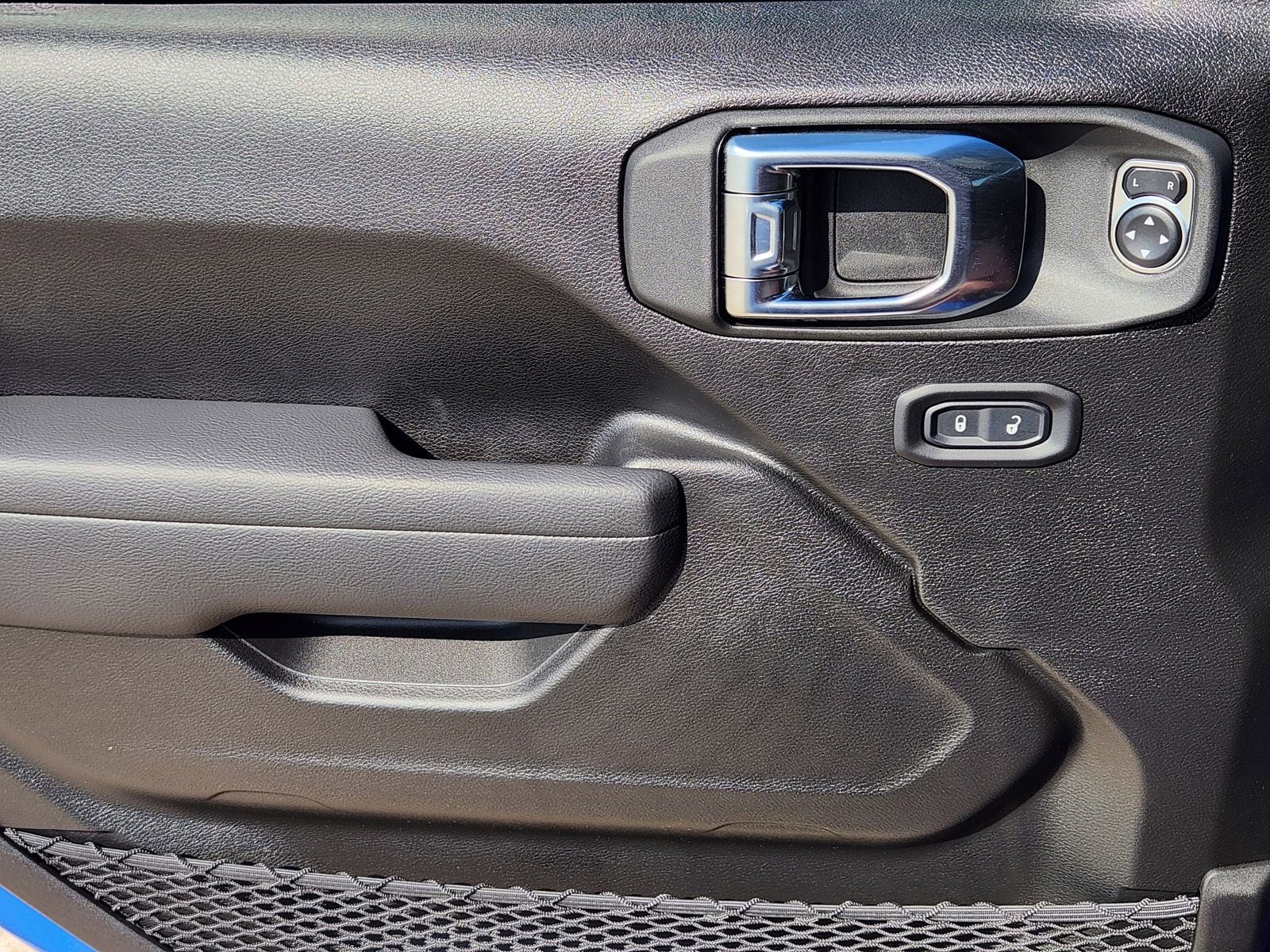 New 2026 Hydro Blue Pearlcoat Jeep 4-DOOR SPORT S image 31