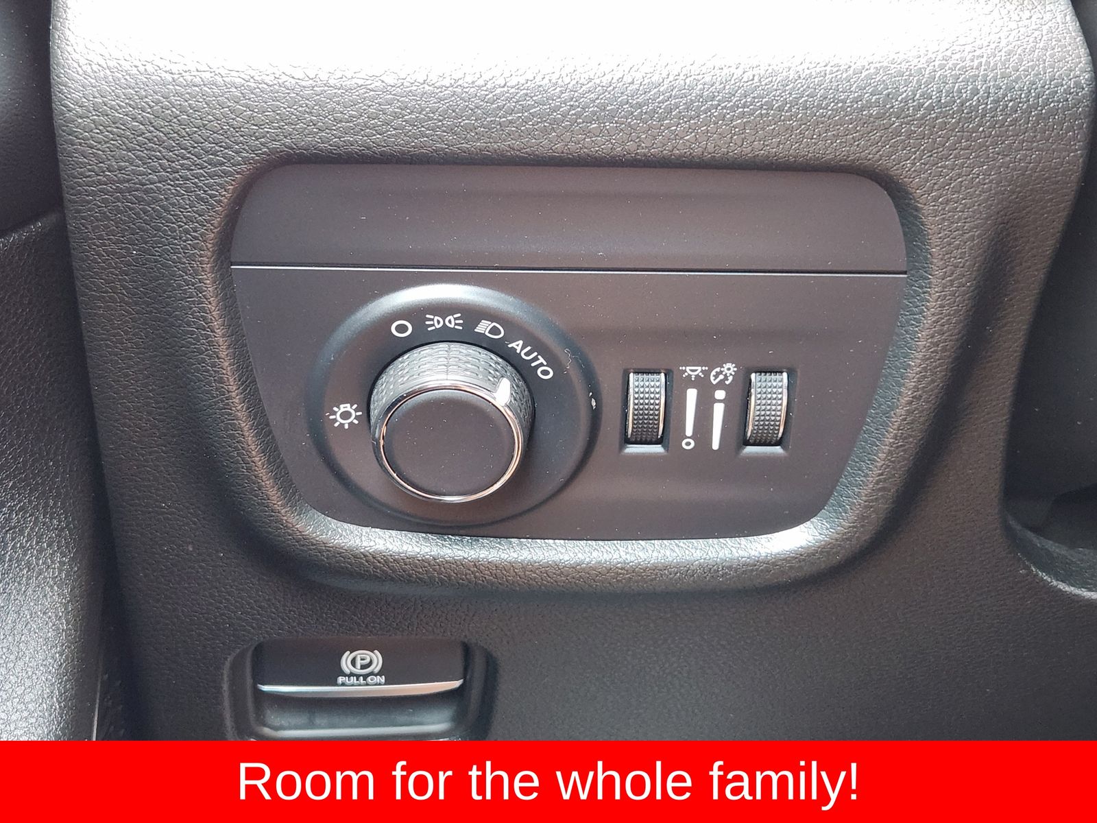 Used 2025 Diamond Black Crystal Pearlcoat Jeep Laredo image 30