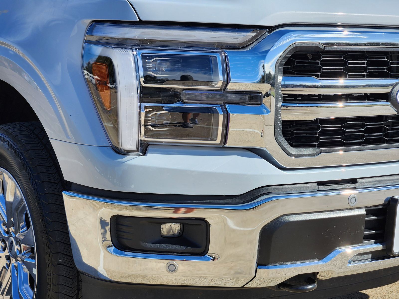 Used 2025 Space White Metallic Ford Lariat image 9