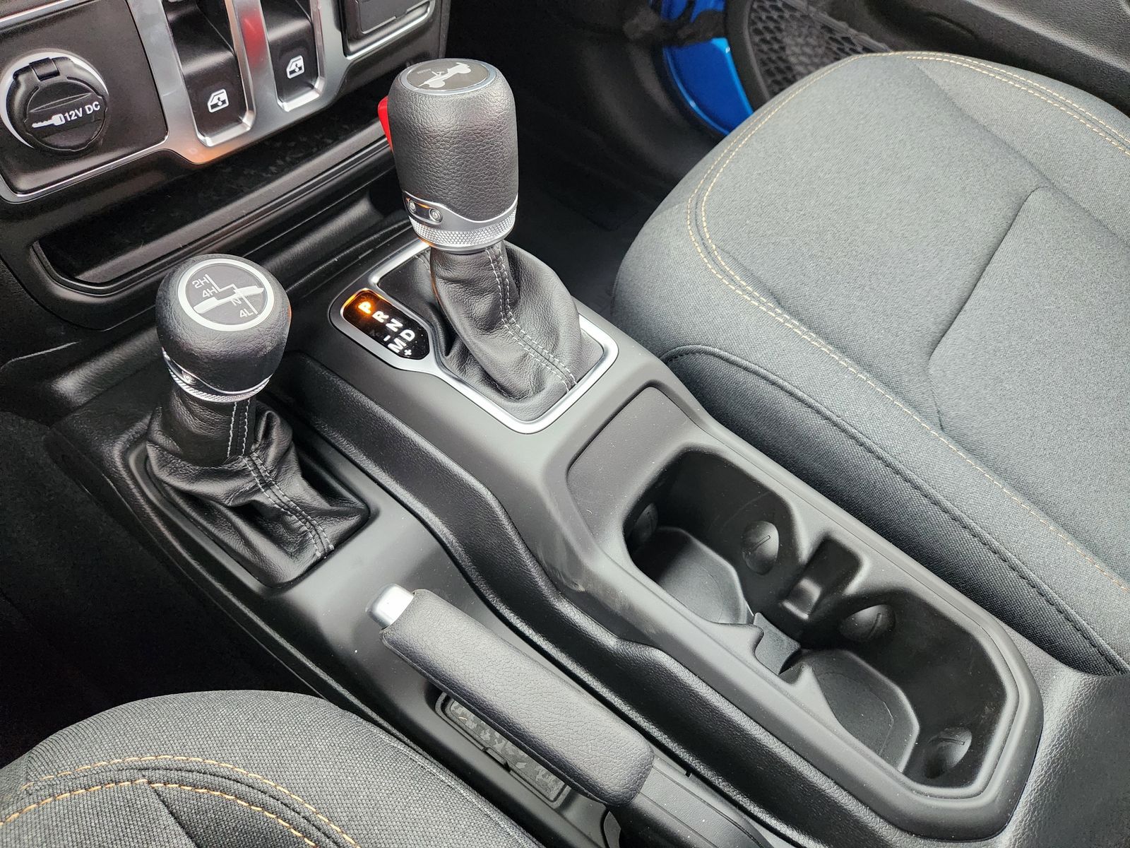 New 2026 Hydro Blue Pearlcoat Jeep 2-DOOR SPORT image 27