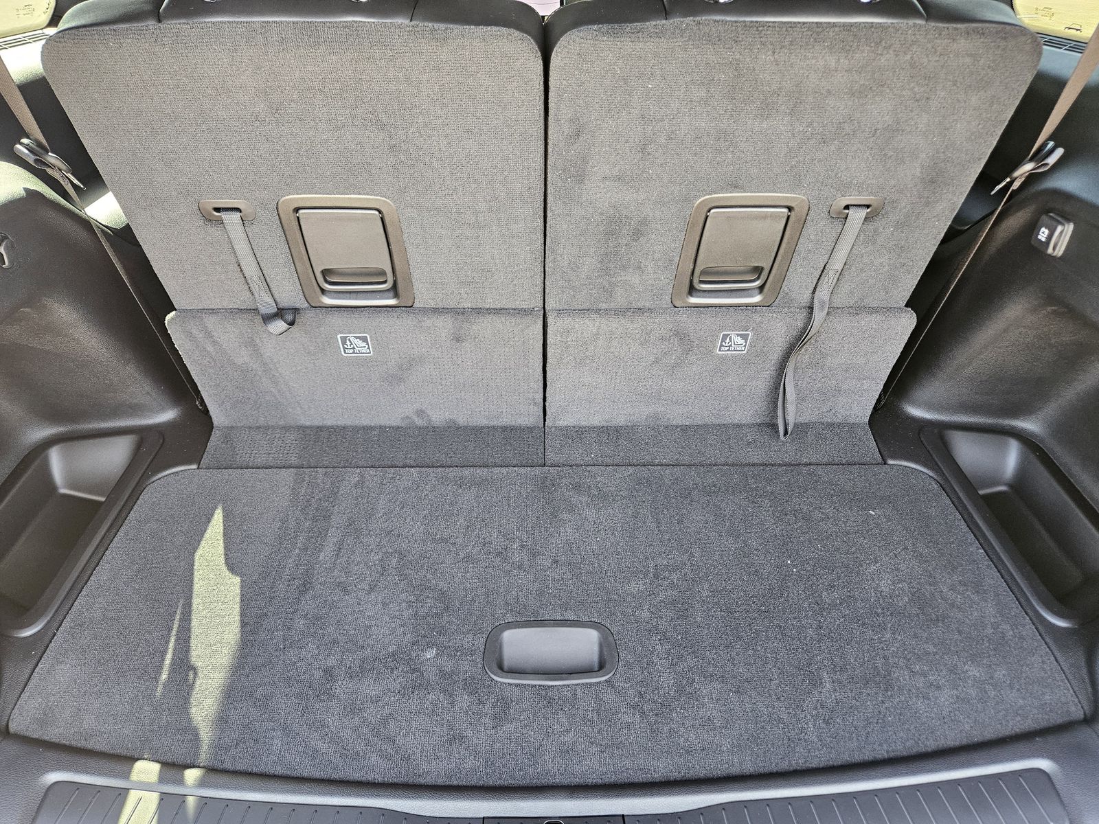 New 2025 Baltic Gray Jeep L LIMITED 4X2 image 34