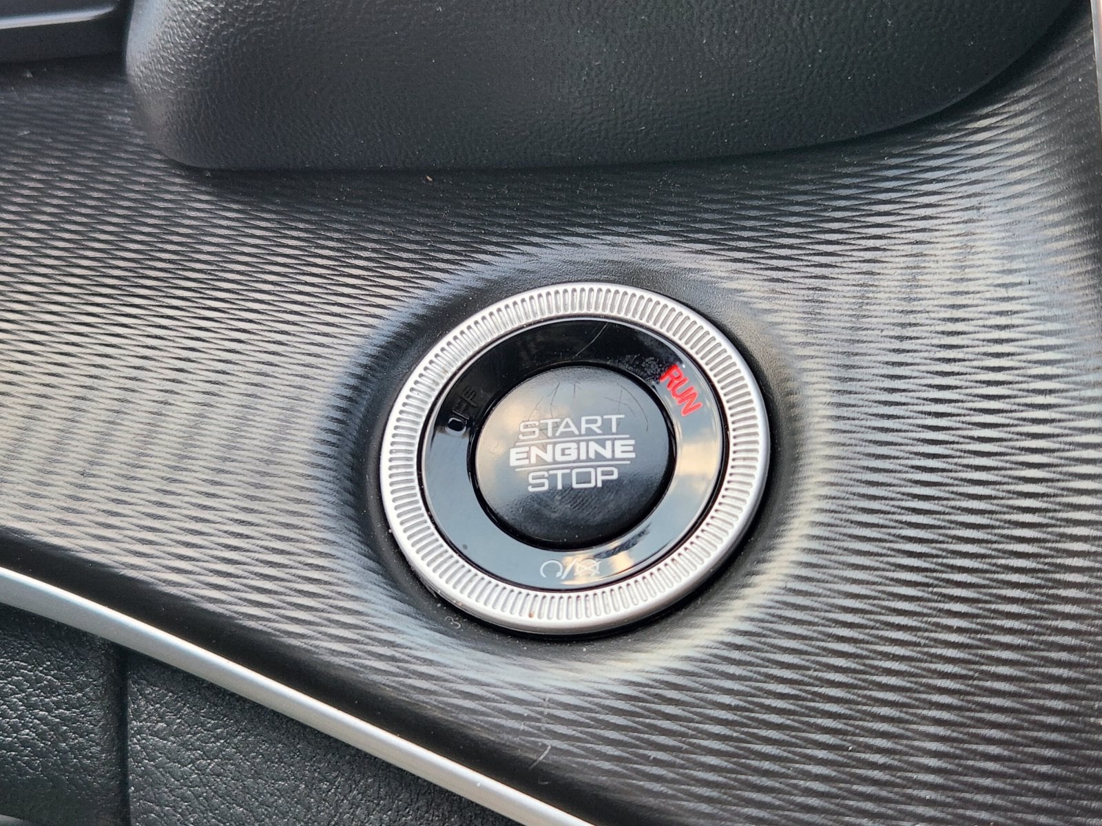 Used 2025 Diamond Black Crystal Pearlcoat Jeep Laredo image 30