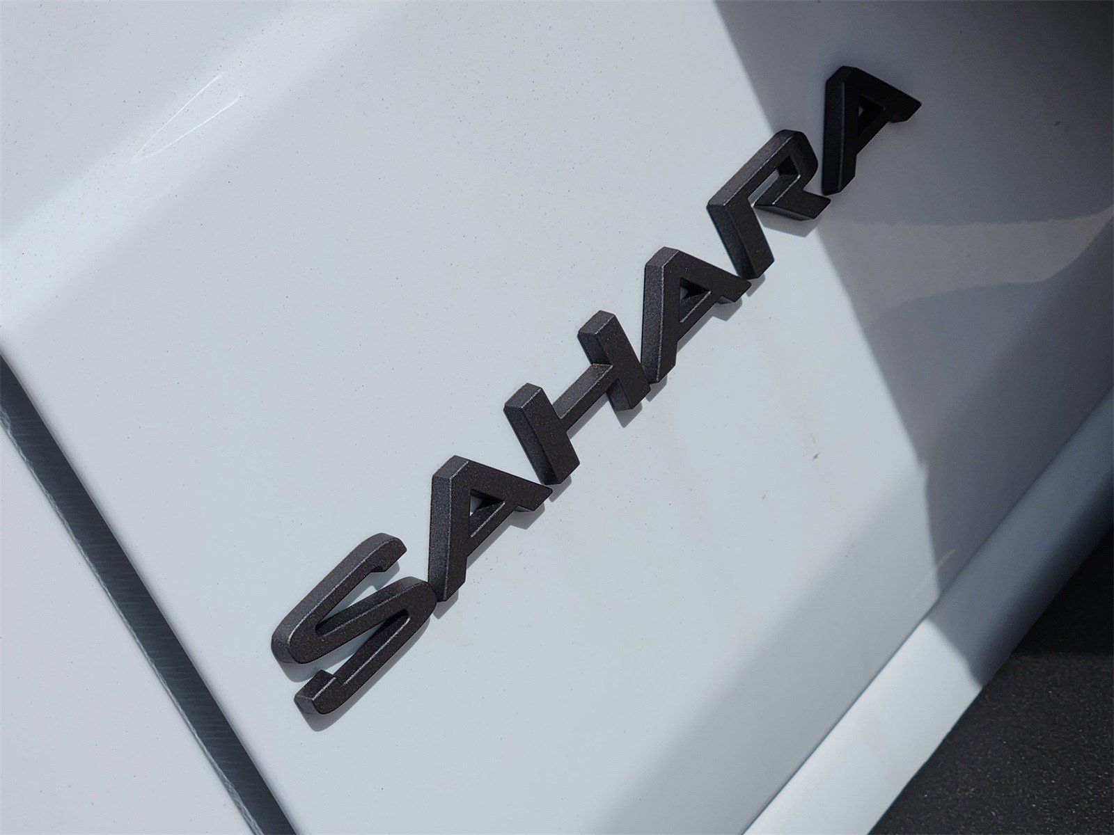 New 2026 Bright White Jeep 4-DOOR SAHARA image 19